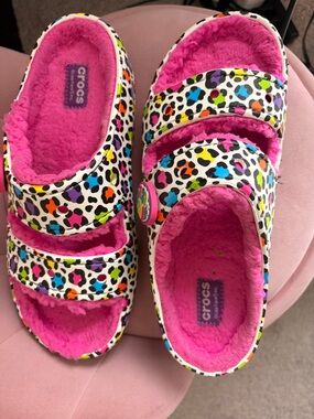 CROCS Kids Plush-Lined Clogs with Neon Leopard Print - Pink Lining